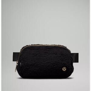 Lululemon NWT black fleece belt bag fanny pack travel crossbody athleisure 1L